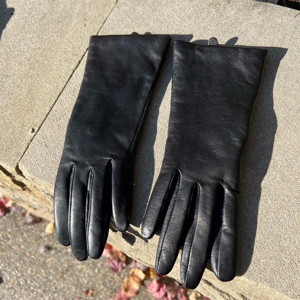 Women’s leather gloves